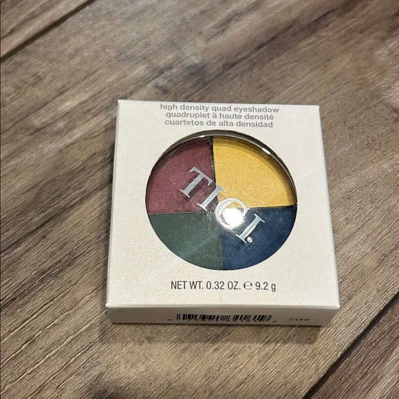 NEW! TIGI High Density Quad Eyeshadow in Prostars - Picture 3 of 6